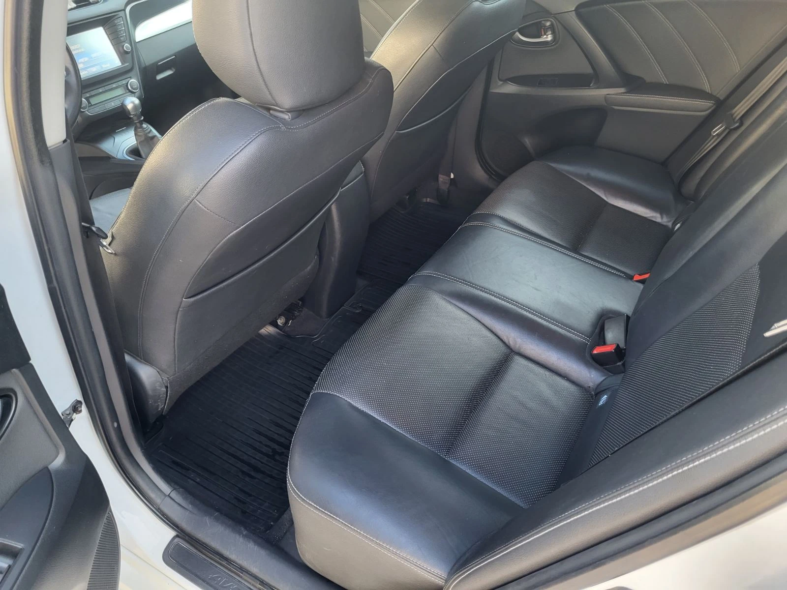 Toyota Avensis, снимка 8 - Автомобили и джипове - 53825605