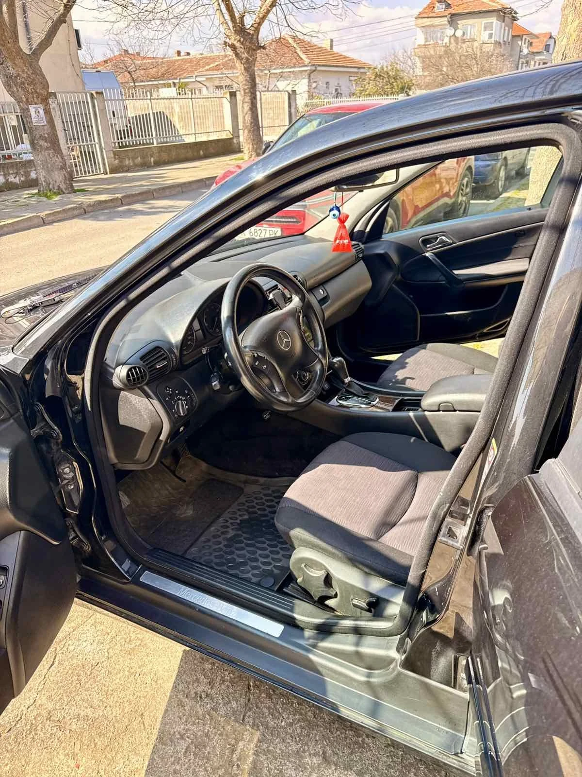 Mercedes-Benz C 180, снимка 3 - Автомобили и джипове - 53848098