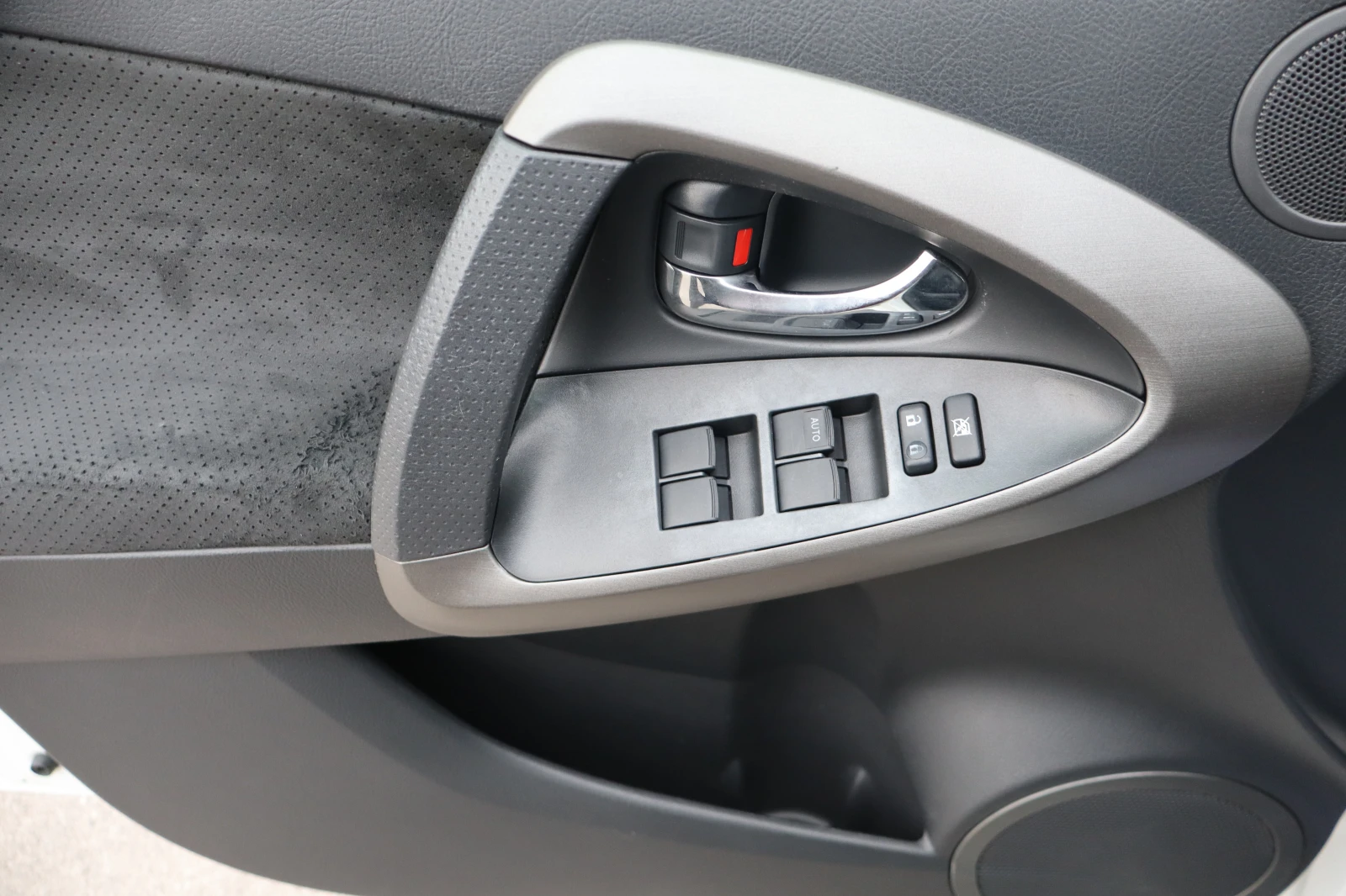 Toyota Rav4 2.2D* TOP* , снимка 9 - Автомобили и джипове - 53895997