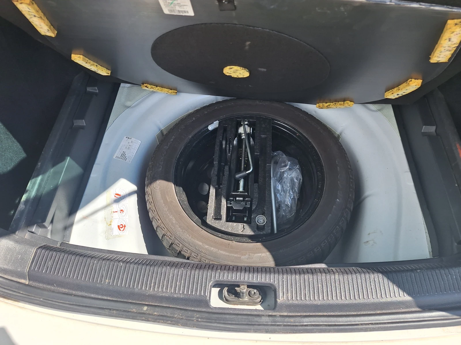 VW Golf 1.6 TDI 105K.C. Style, снимка 6 - Автомобили и джипове - 54246209