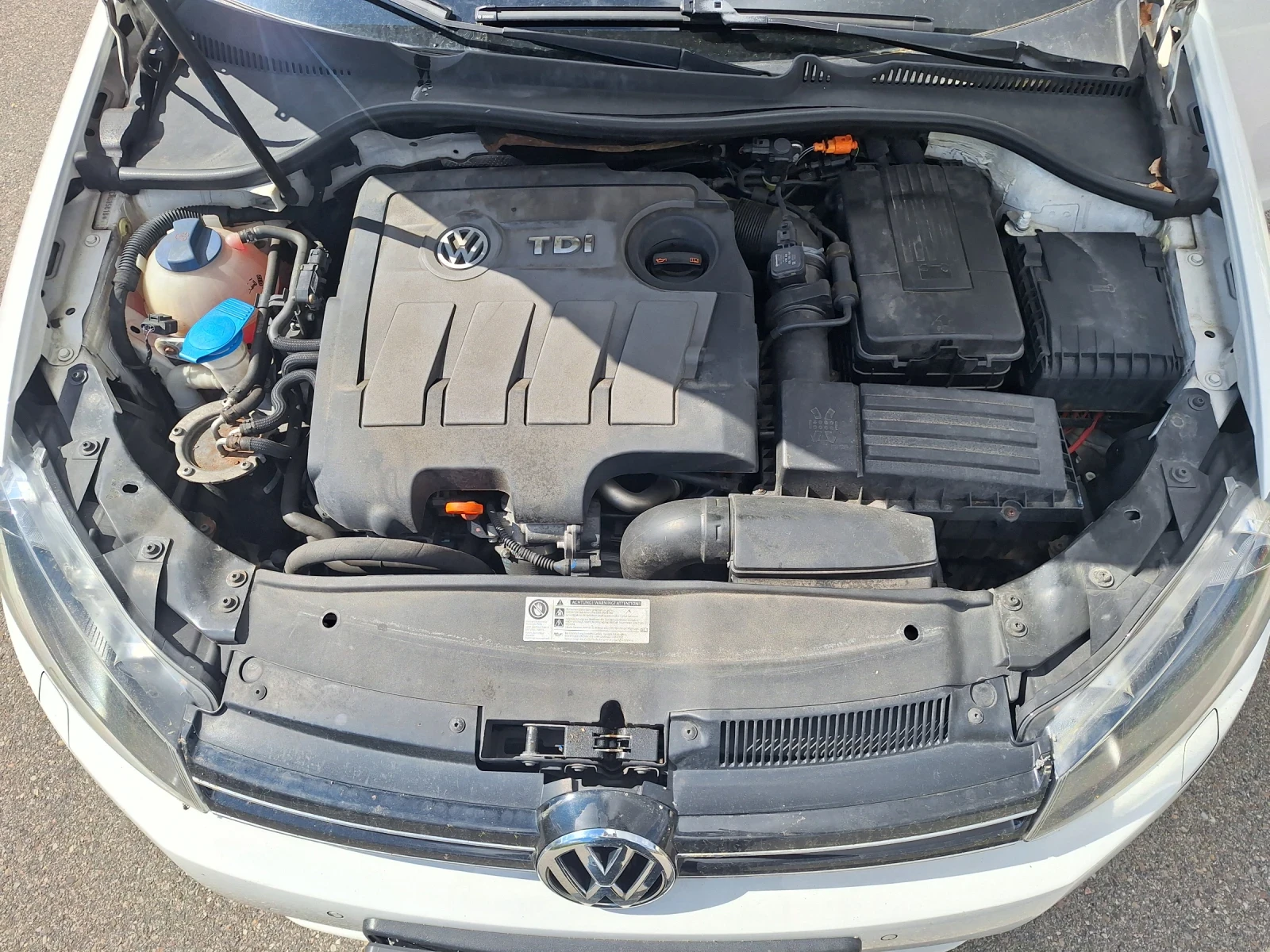 VW Golf 1.6 TDI 105K.C. Style, снимка 15 - Автомобили и джипове - 54246209