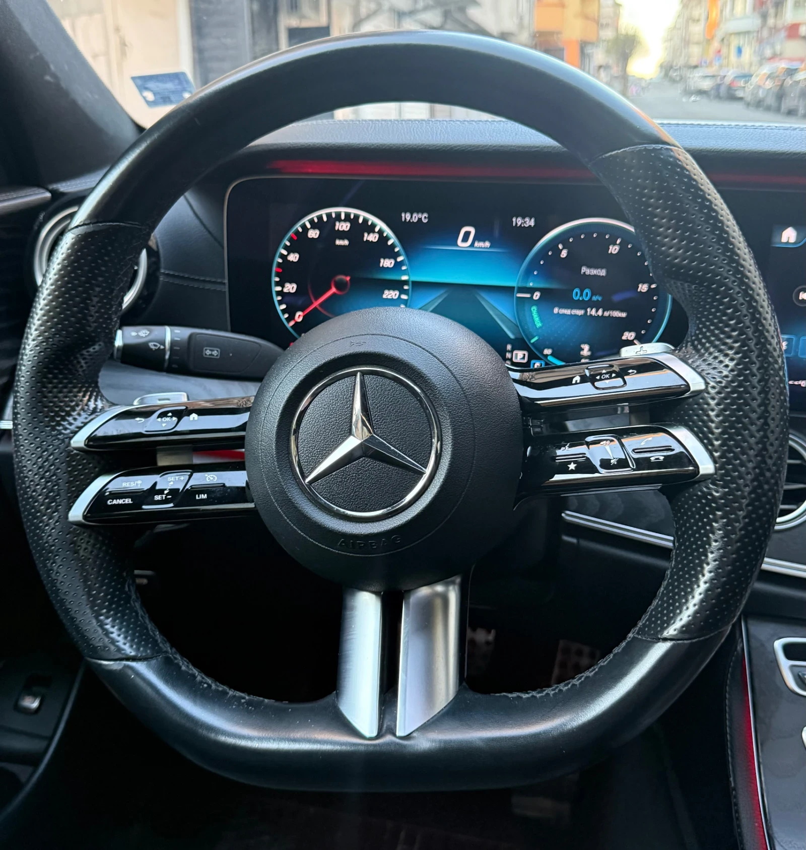 Mercedes-Benz E 220 W213 facelift, снимка 5 - Автомобили и джипове - 54317852