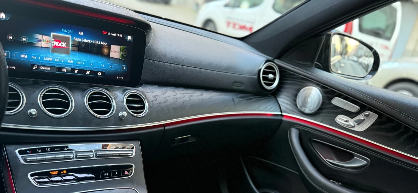 Mercedes-Benz E 220 W213 facelift, снимка 6 - Автомобили и джипове - 54317852