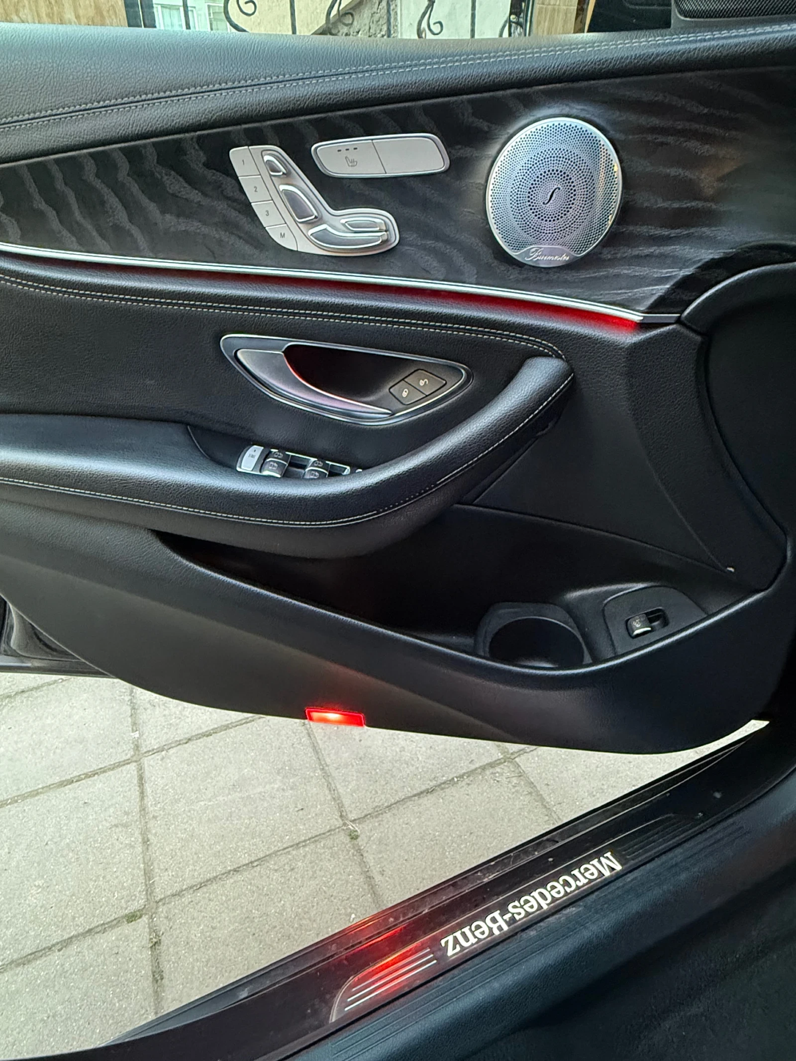 Mercedes-Benz E 220 W213 facelift, снимка 9 - Автомобили и джипове - 54317852