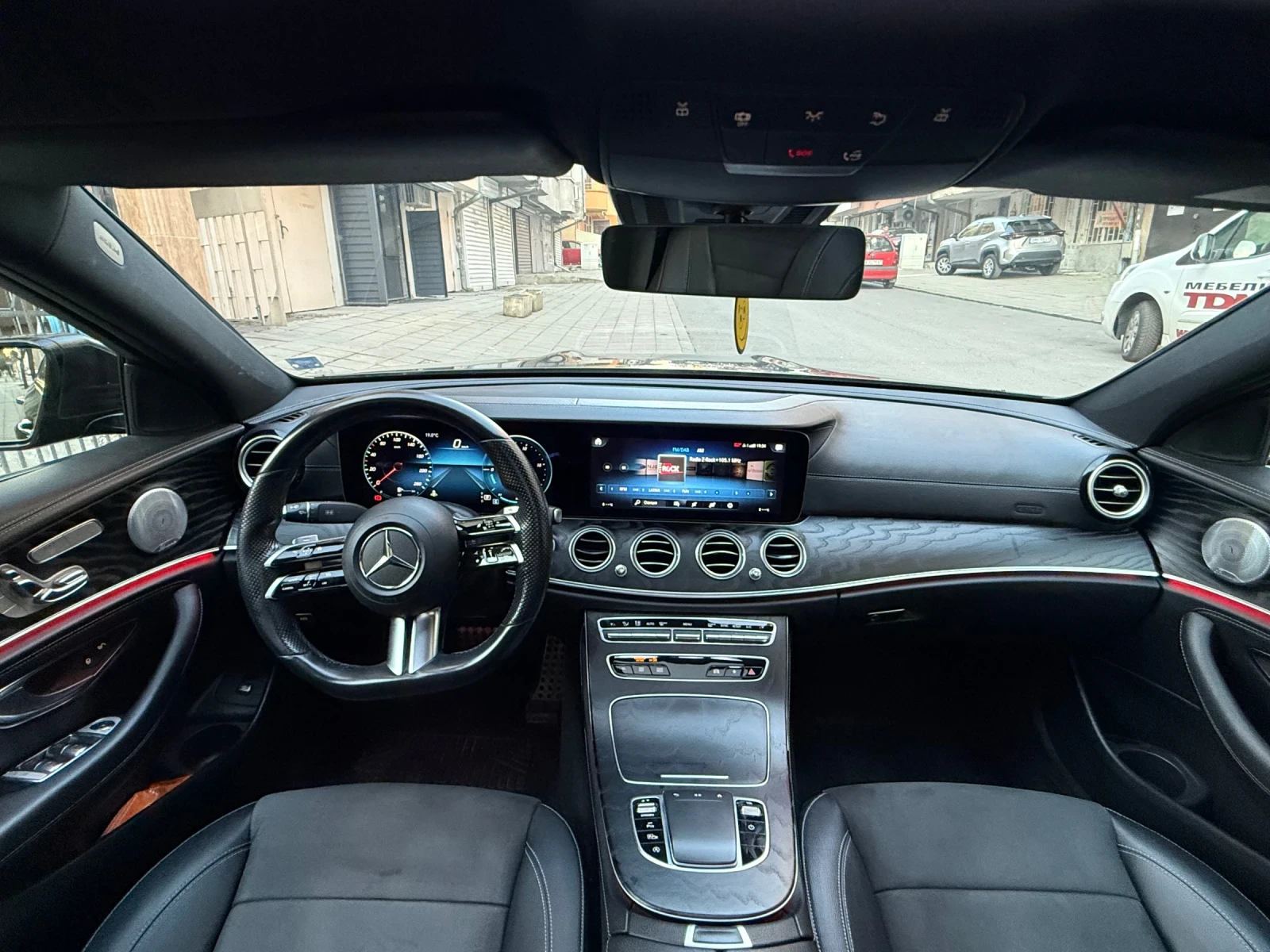 Mercedes-Benz E 220 W213 facelift, снимка 4 - Автомобили и джипове - 54317852