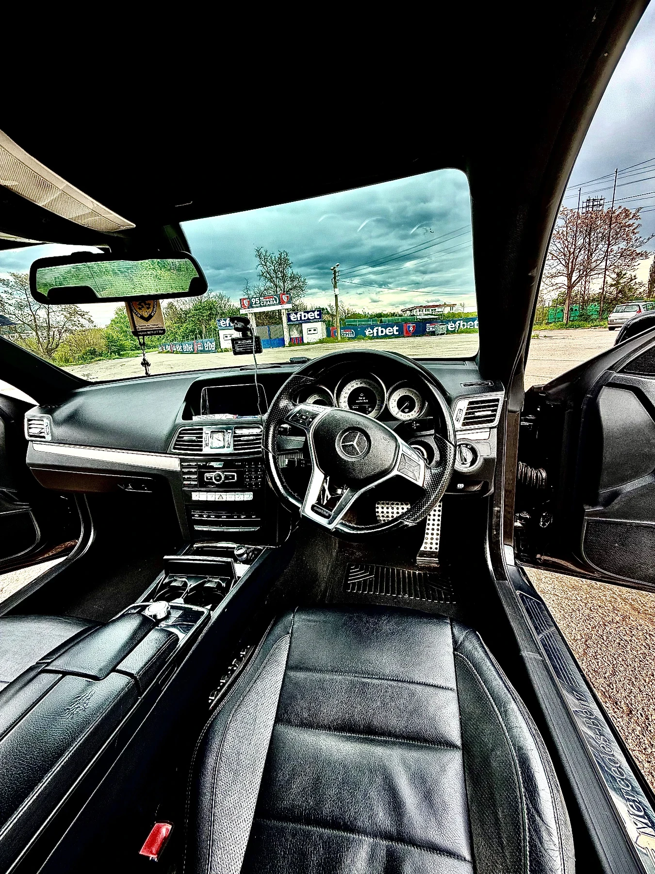 Mercedes-Benz E 200, снимка 8 - Автомобили и джипове - 54493866