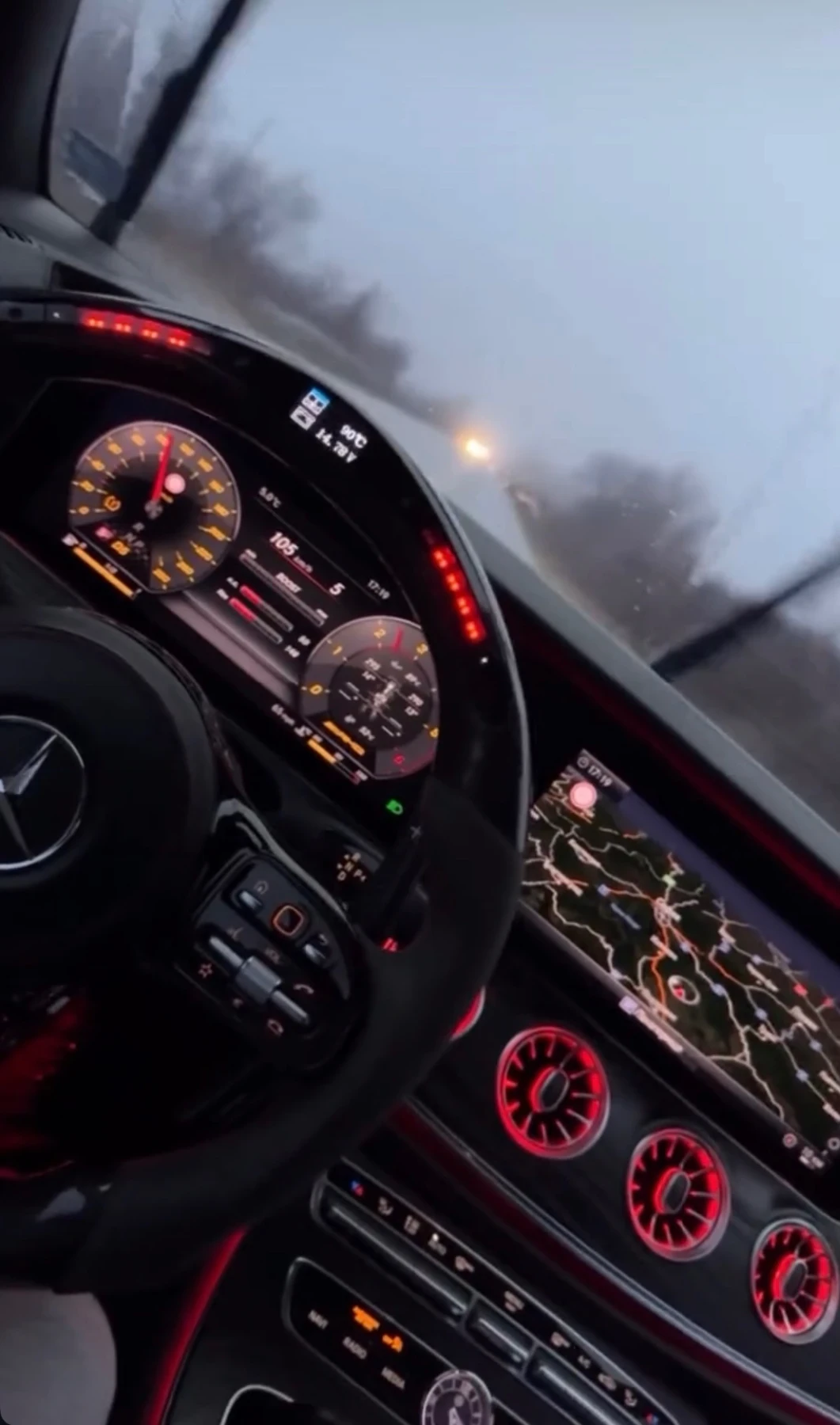 Mercedes-Benz E 220  , снимка 2 - Автомобили и джипове - 54525227