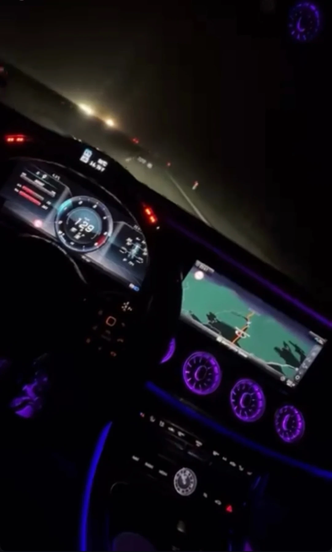 Mercedes-Benz E 220  , снимка 4 - Автомобили и джипове - 54525227