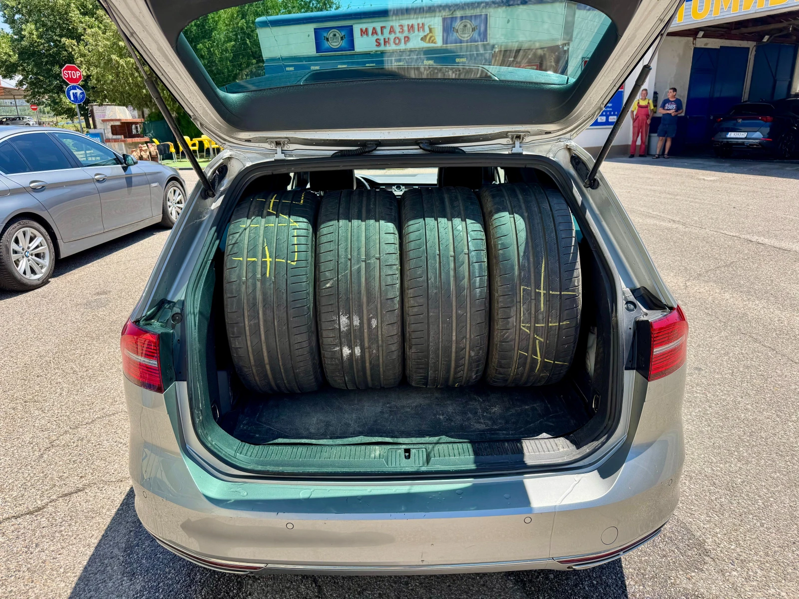 VW Passat 2.0TDI R-Line x3, снимка 17 - Автомобили и джипове - 55137303