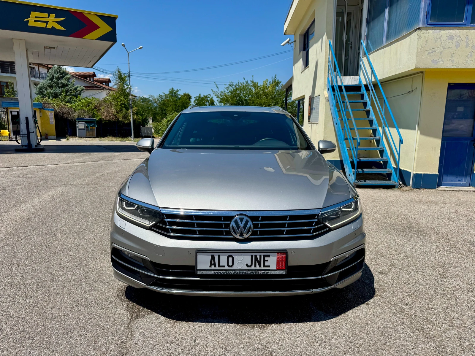 VW Passat 2.0TDI R-Line x3, снимка 2 - Автомобили и джипове - 55137303