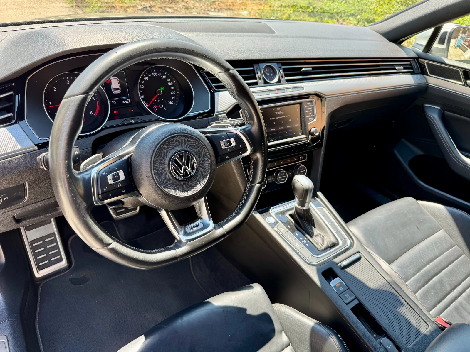 VW Passat 2.0TDI R-Line x3, снимка 9 - Автомобили и джипове - 55137303