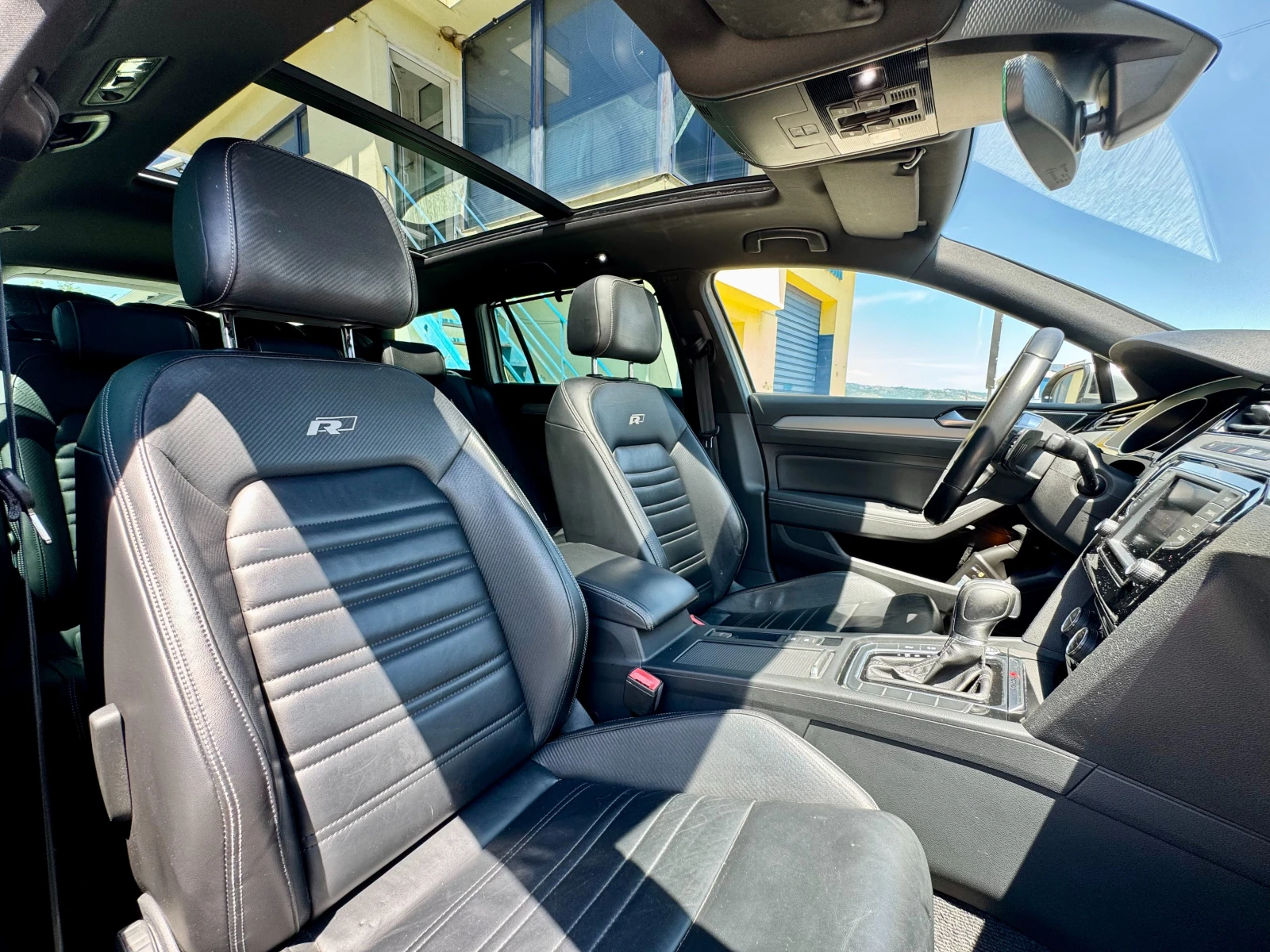 VW Passat 2.0TDI R-Line x3, снимка 14 - Автомобили и джипове - 55137303