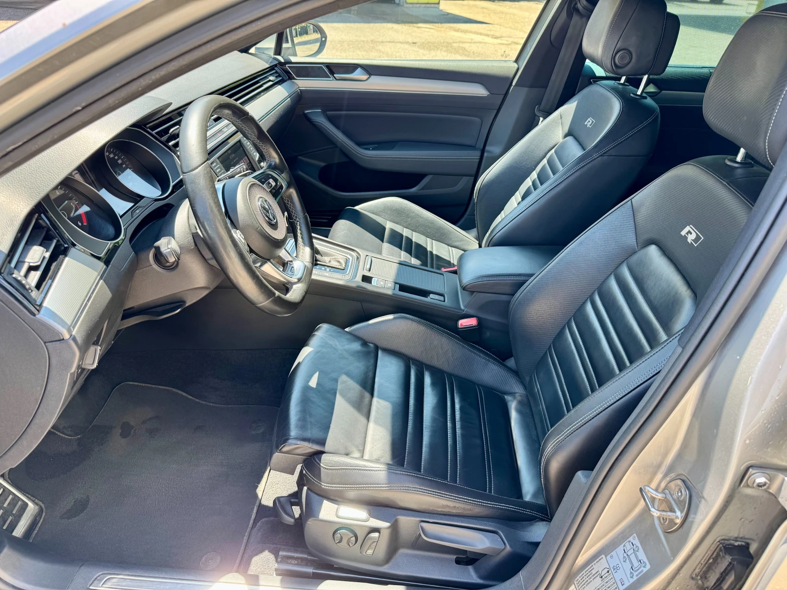 VW Passat 2.0TDI R-Line x3, снимка 10 - Автомобили и джипове - 55137303
