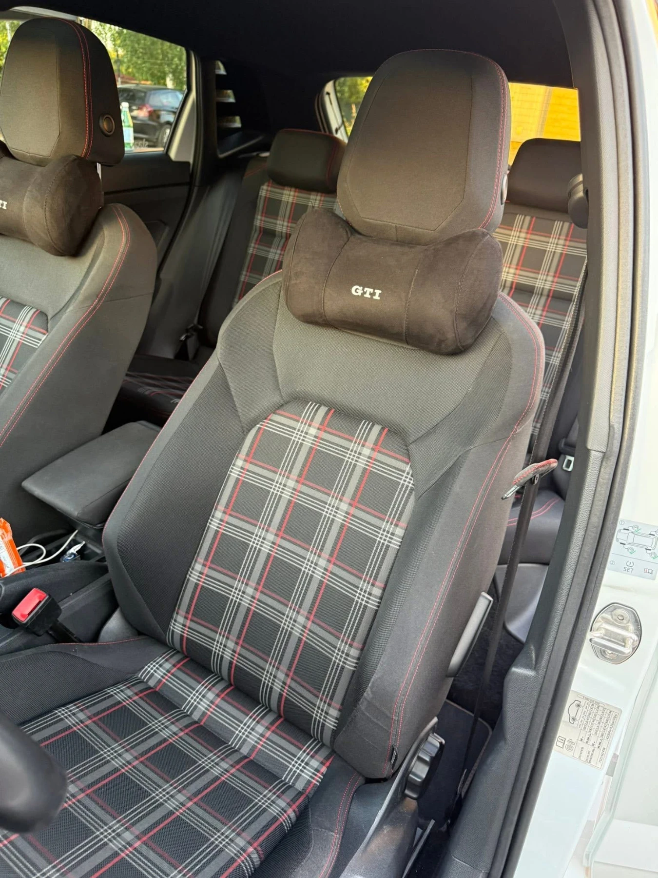 VW Polo GTI 2.0 TSI 300 HP KEYLESS/Panorama, снимка 12 - Автомобили и джипове - 56145195