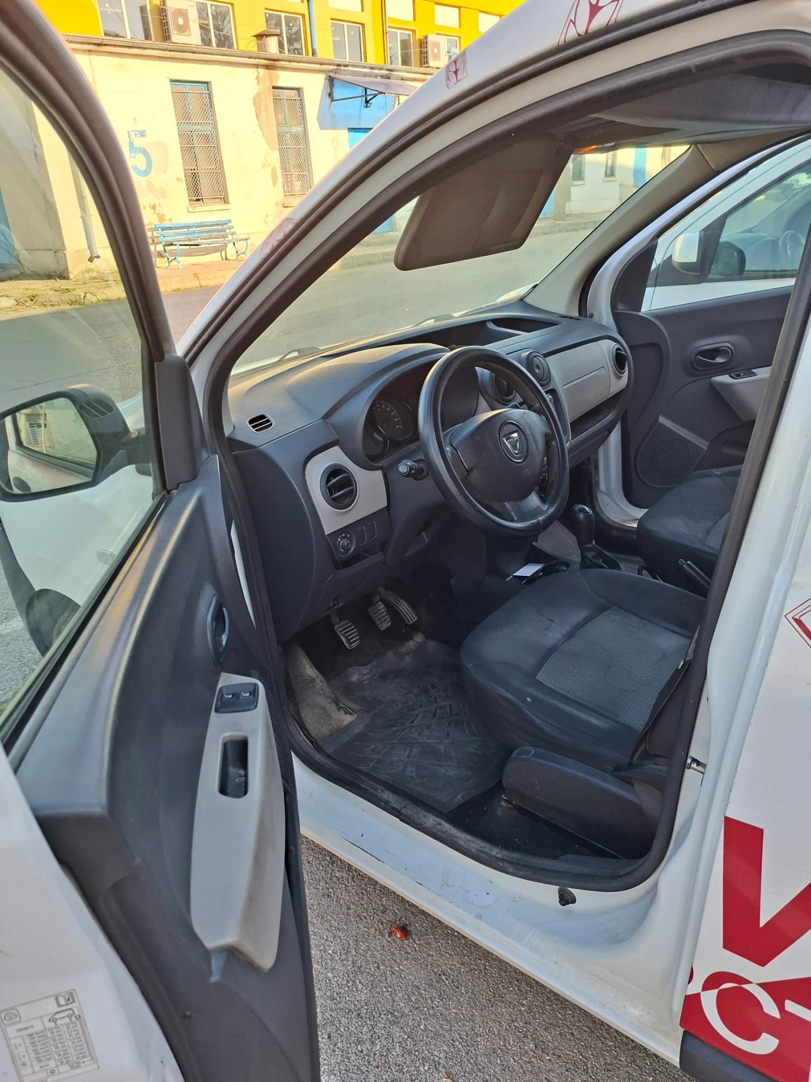 Dacia Dokker, снимка 5 - Автомобили и джипове - 56185064