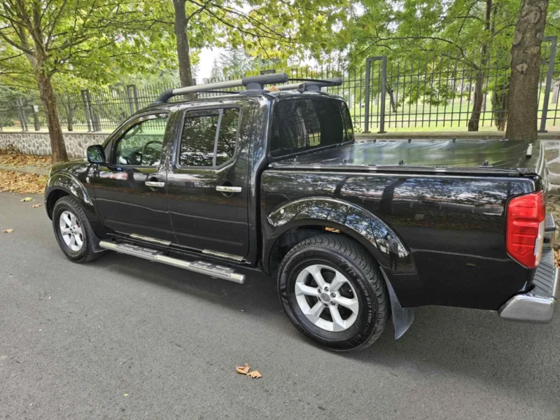 Nissan Navara 2.5DCI, снимка 4 - Автомобили и джипове - 49220345