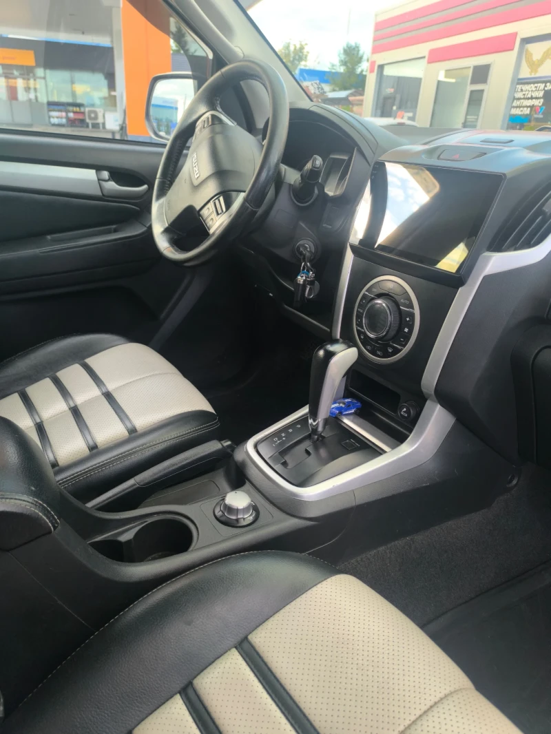 Isuzu D-max, снимка 11 - Автомобили и джипове - 52997445