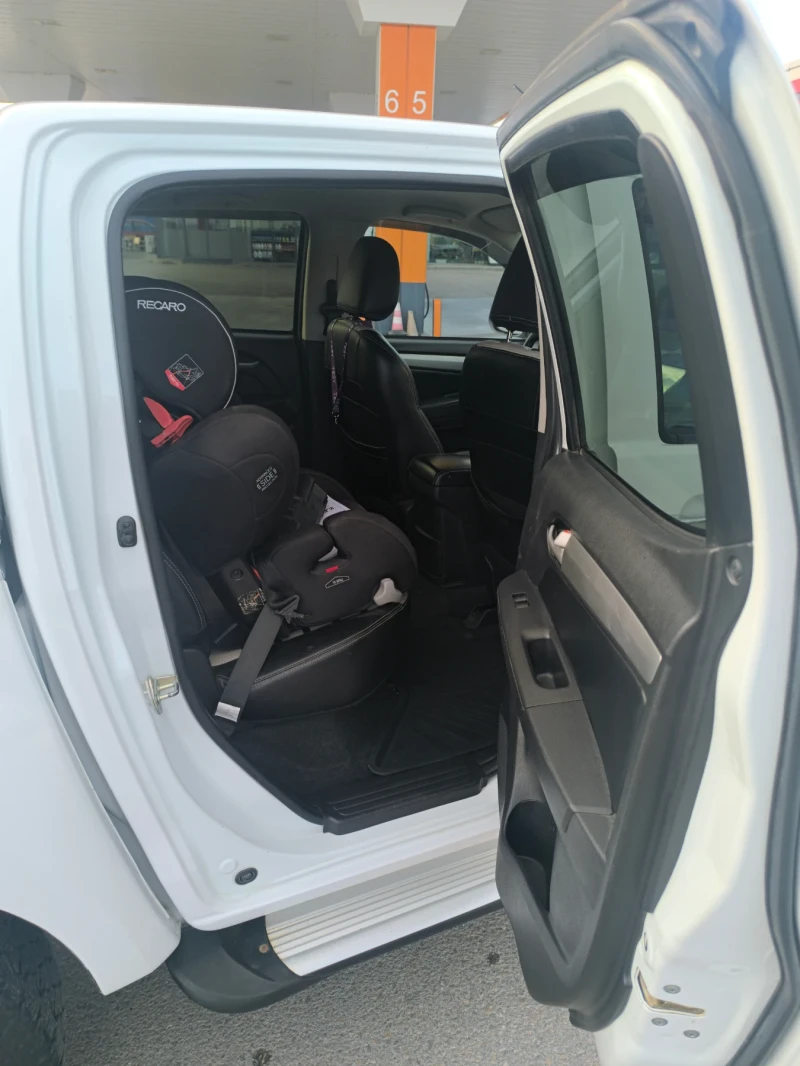 Isuzu D-max, снимка 9 - Автомобили и джипове - 52997445