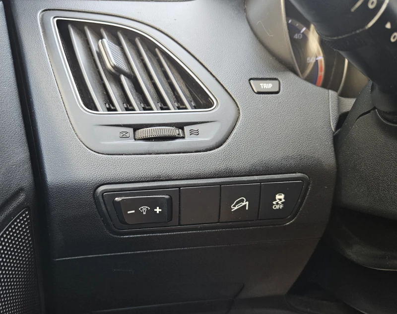 Hyundai IX35 1.7 CRDi, снимка 11 - Автомобили и джипове - 53432156