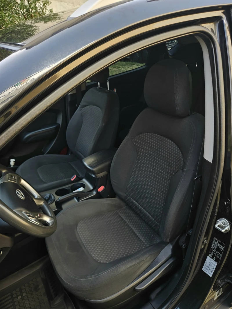 Hyundai IX35 1.7 CRDi, снимка 9 - Автомобили и джипове - 53432156