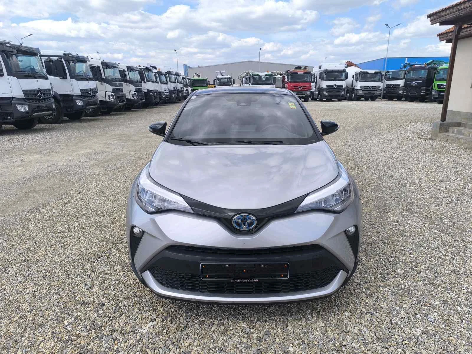 Toyota C-HR 1.8 HYBRID АВТОМАТИК - изображение 2