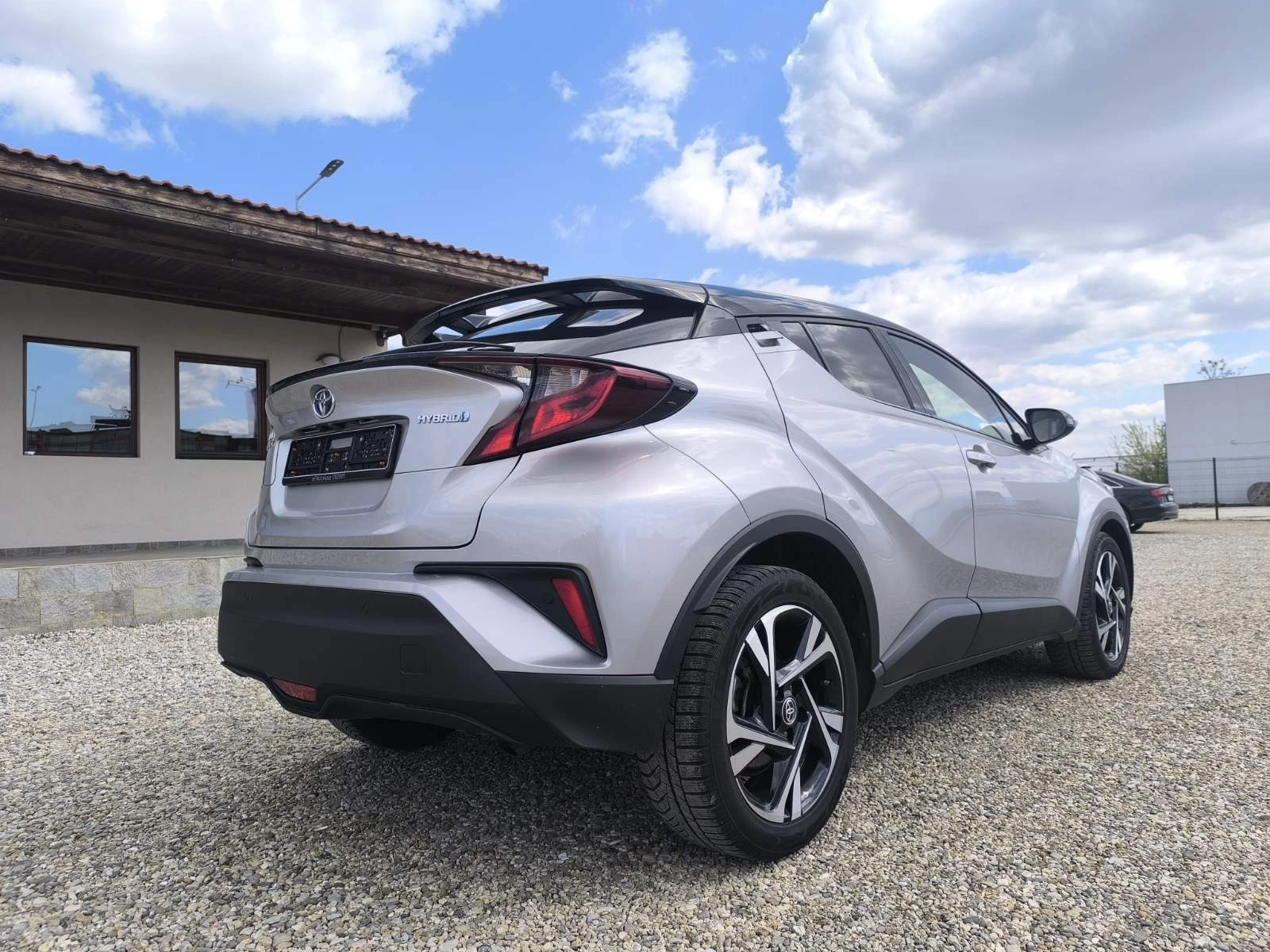 Toyota C-HR 1.8 HYBRID АВТОМАТИК - изображение 7