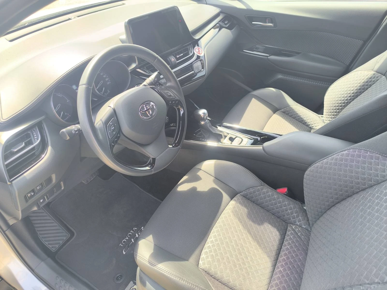 Toyota C-HR 1.8 HYBRID АВТОМАТИК - изображение 9