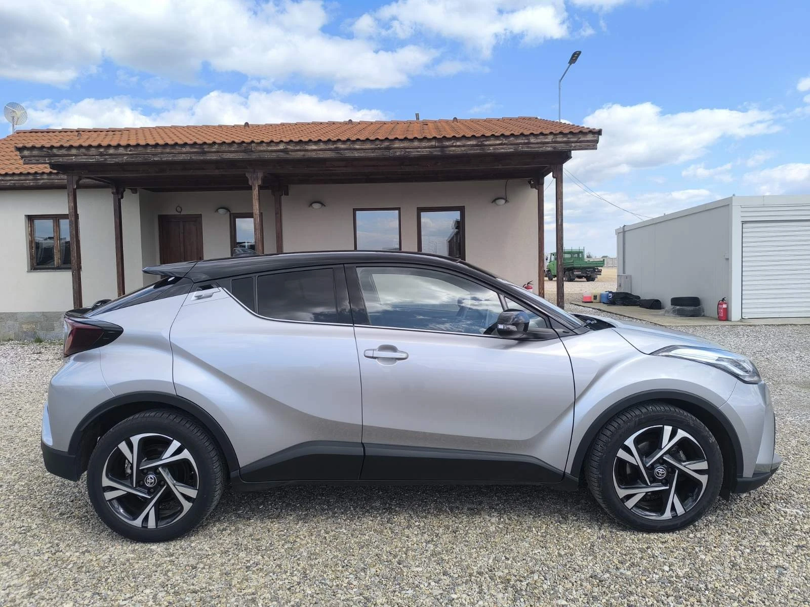 Toyota C-HR 1.8 HYBRID АВТОМАТИК - изображение 8