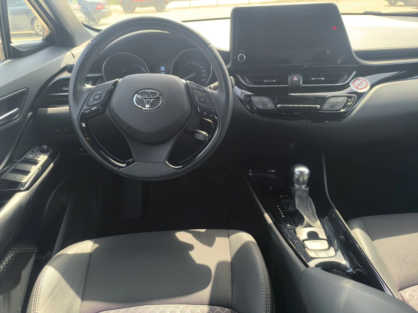 Toyota C-HR 1.8 HYBRID АВТОМАТИК - изображение 10