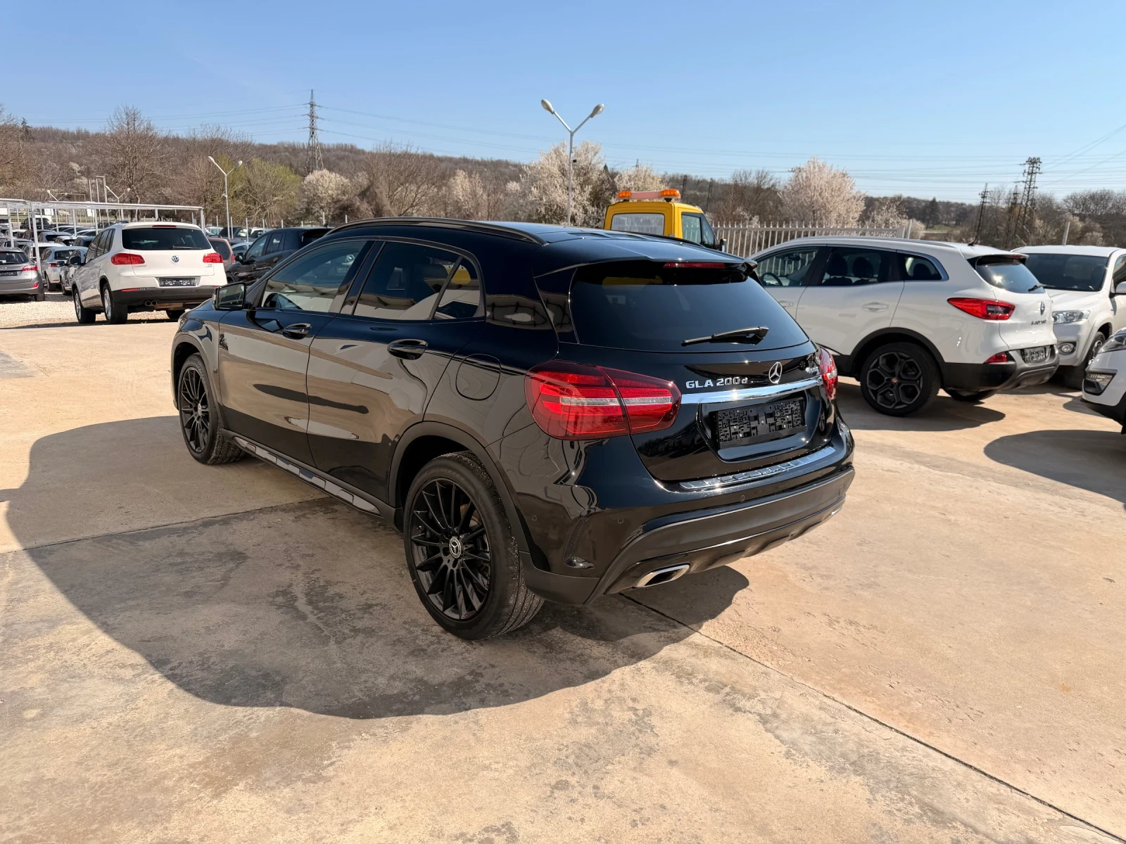 Mercedes-Benz GLA 200 AMG/4matic/Panorama/Facelife/Distronic, снимка 4 - Автомобили и джипове - 54095283