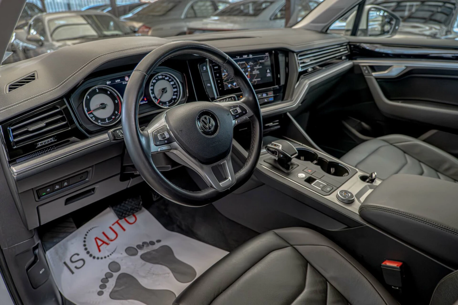 VW Touareg 3.0TDI/Elegance/4Motion/Lane Assist/F1/Isofix, снимка 7 - Автомобили и джипове - 54309467
