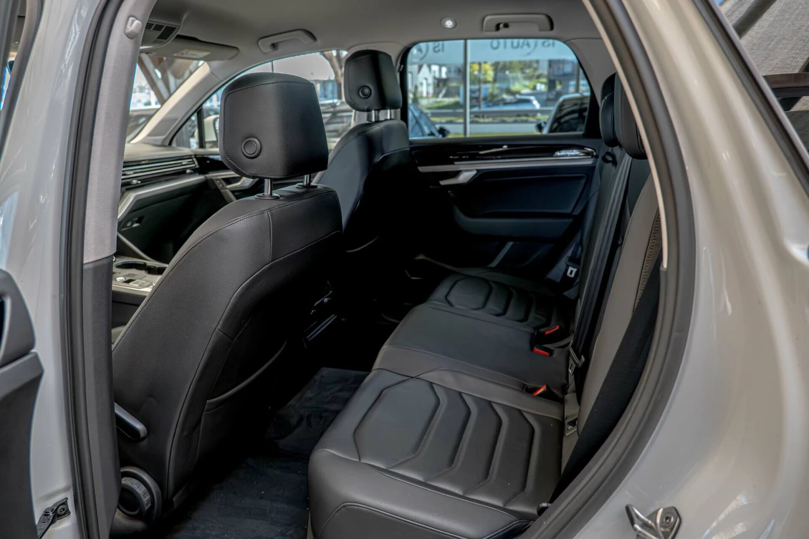 VW Touareg 3.0TDI/Elegance/4Motion/Lane Assist/F1/Isofix, снимка 8 - Автомобили и джипове - 54309467