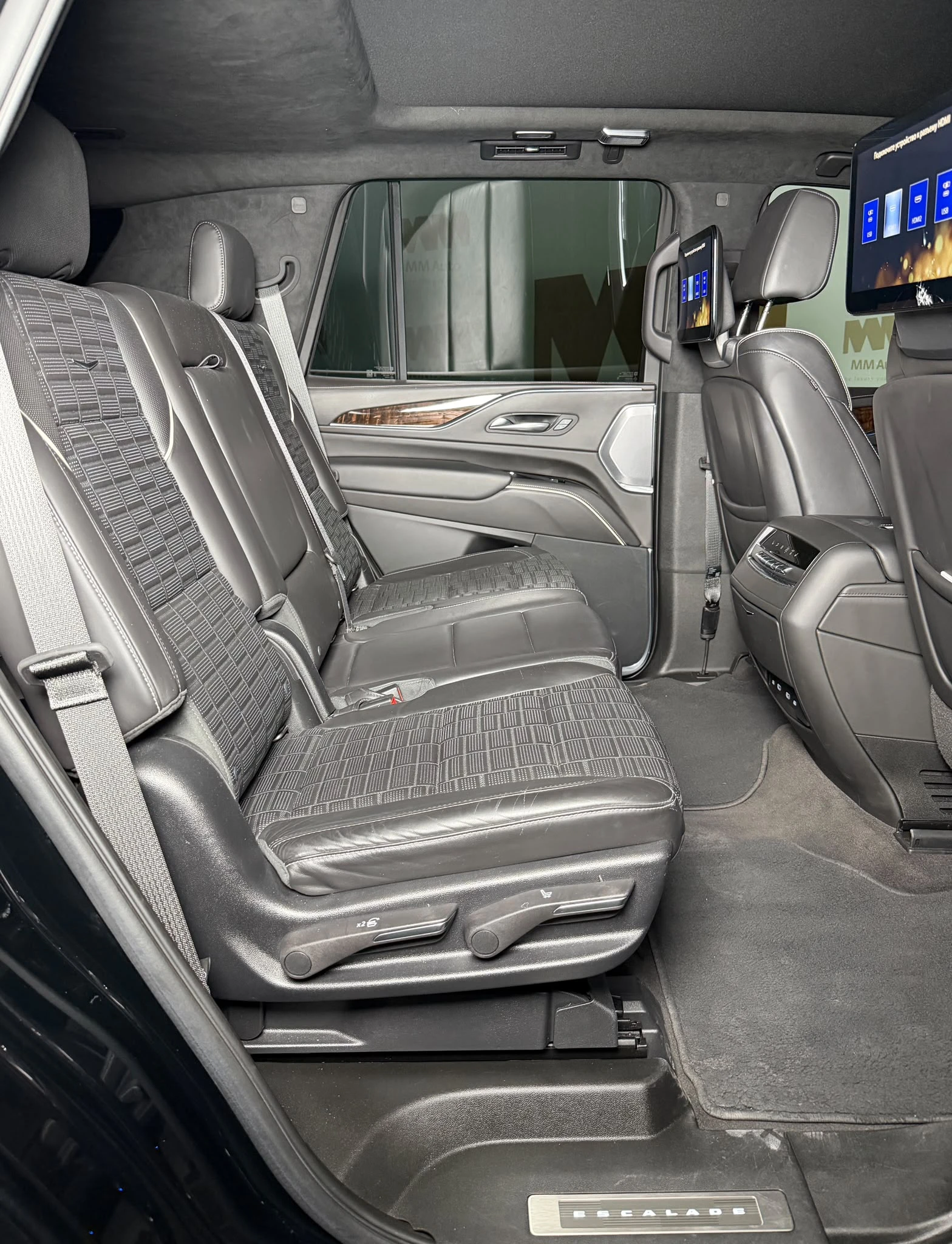 Cadillac Escalade Premium Luxury* TV* Ventilation* HuD* Pano, снимка 11 - Автомобили и джипове - 55349573