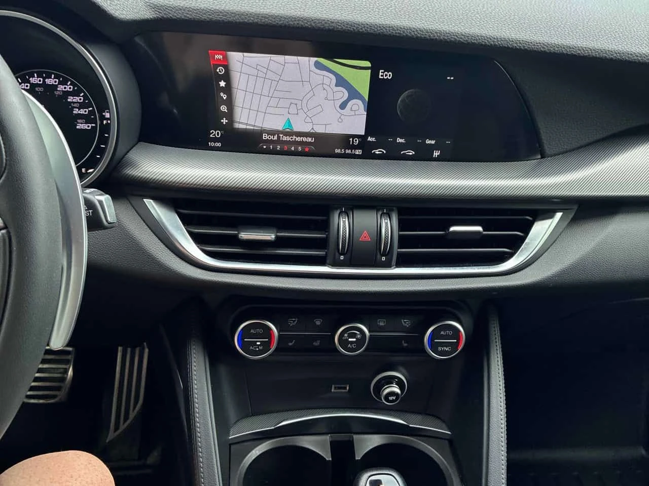 Alfa Romeo Stelvio * Ti Sport * АВТОКРЕДИТ БЕЗ ПЪРВОНАЧАЛНА ВНОСКА* , снимка 9 - Автомобили и джипове - 55511651
