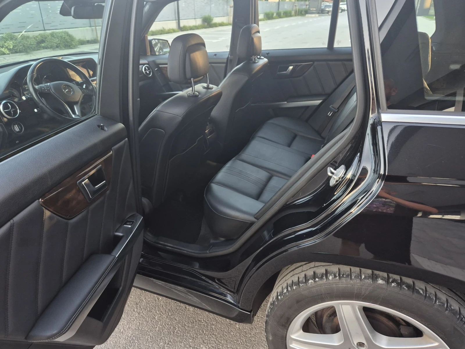 Mercedes-Benz GLK 350 /AMG /ДИСТРОНИК/ОБДУХВАНЕ/360, снимка 9 - Автомобили и джипове - 55619162