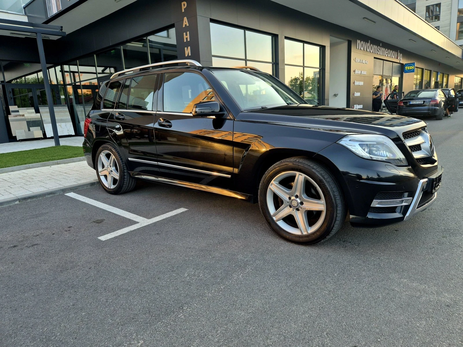 Mercedes-Benz GLK 350 /AMG /ДИСТРОНИК/ОБДУХВАНЕ/360, снимка 3 - Автомобили и джипове - 55619162