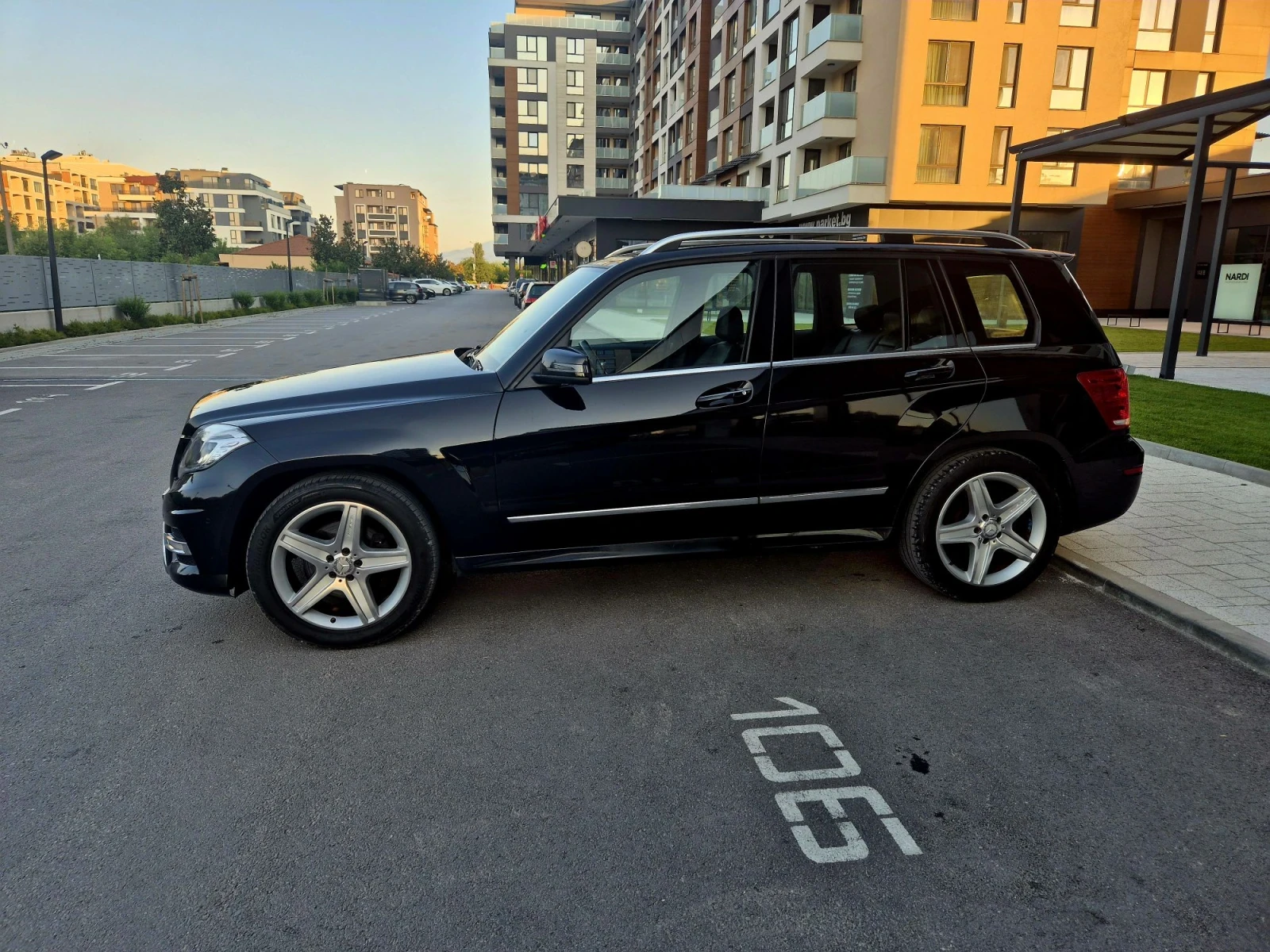 Mercedes-Benz GLK 350 /AMG /ДИСТРОНИК/ОБДУХВАНЕ/360, снимка 4 - Автомобили и джипове - 55619162