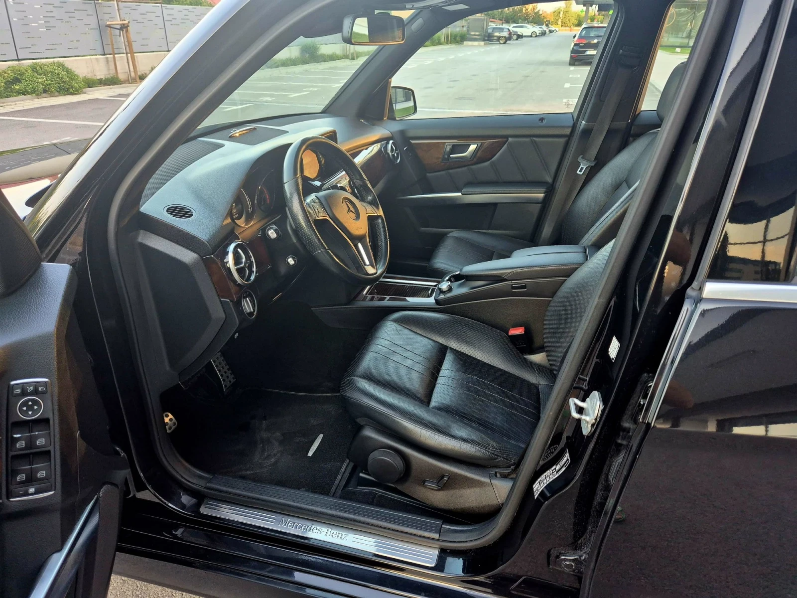 Mercedes-Benz GLK 350 /AMG /ДИСТРОНИК/ОБДУХВАНЕ/360, снимка 8 - Автомобили и джипове - 55619162