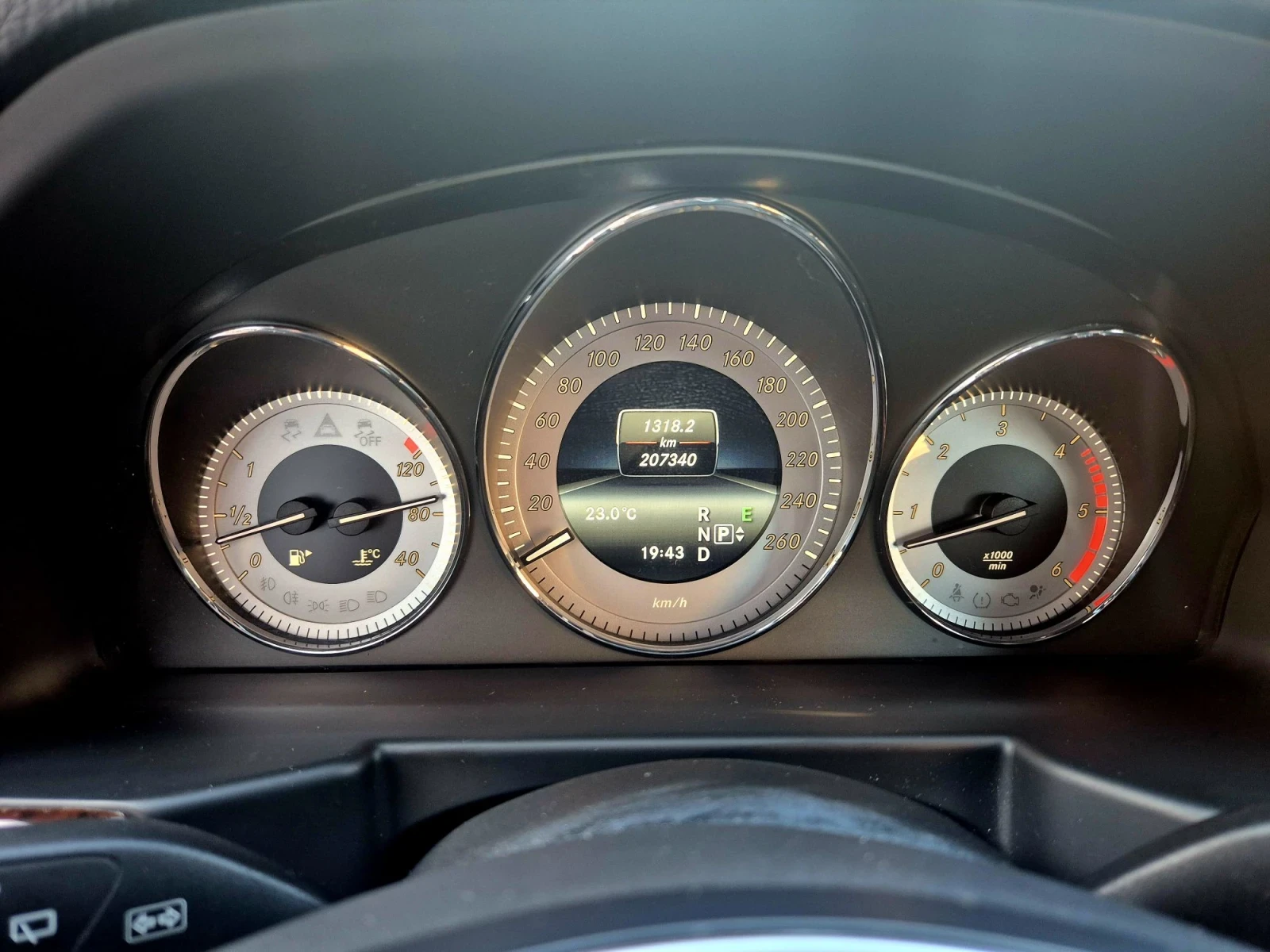 Mercedes-Benz GLK 350 /AMG /ДИСТРОНИК/ОБДУХВАНЕ/360, снимка 14 - Автомобили и джипове - 55619162