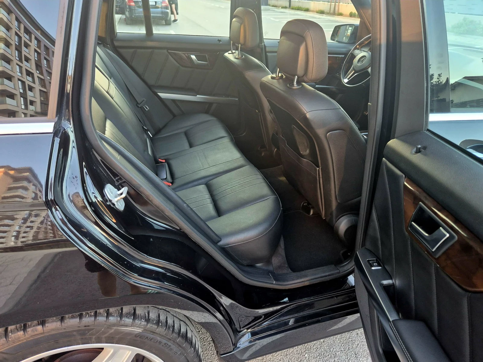 Mercedes-Benz GLK 350 /AMG /ДИСТРОНИК/ОБДУХВАНЕ/360, снимка 7 - Автомобили и джипове - 55619162