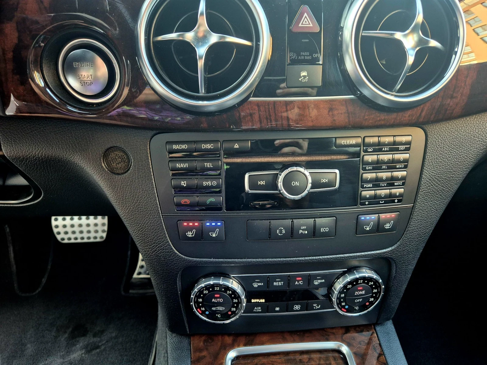 Mercedes-Benz GLK 350 /AMG /ДИСТРОНИК/ОБДУХВАНЕ/360, снимка 13 - Автомобили и джипове - 55619162
