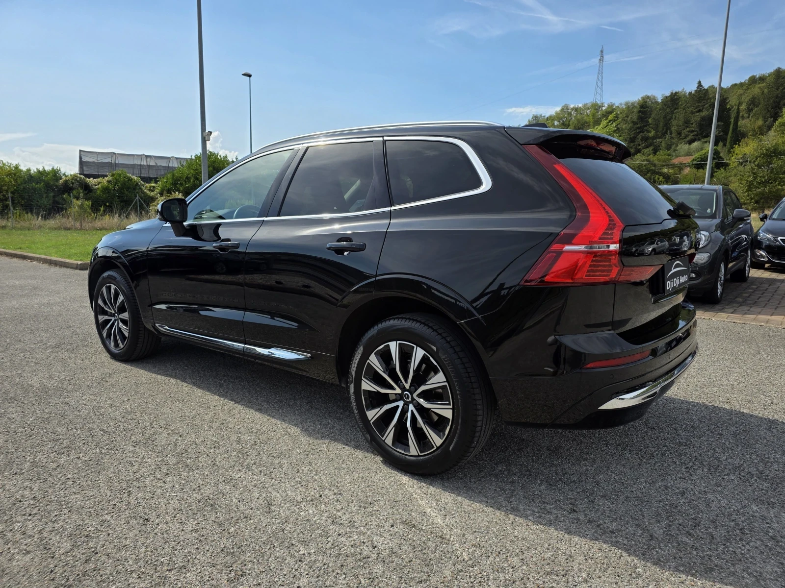 Volvo XC60 2.0i HYBRIDA, снимка 3 - Автомобили и джипове - 56161975