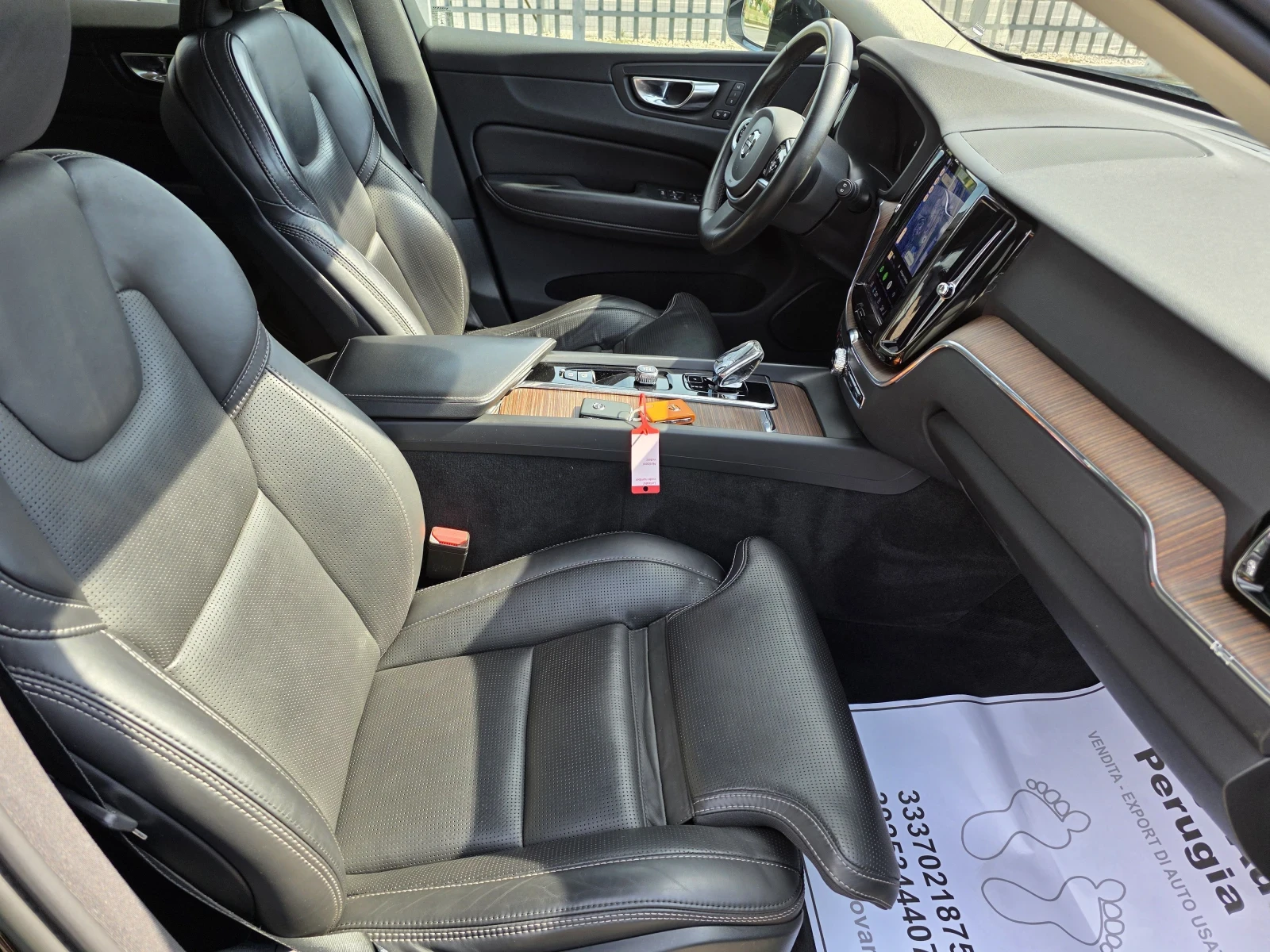 Volvo XC60 2.0i HYBRIDA, снимка 9 - Автомобили и джипове - 56161975
