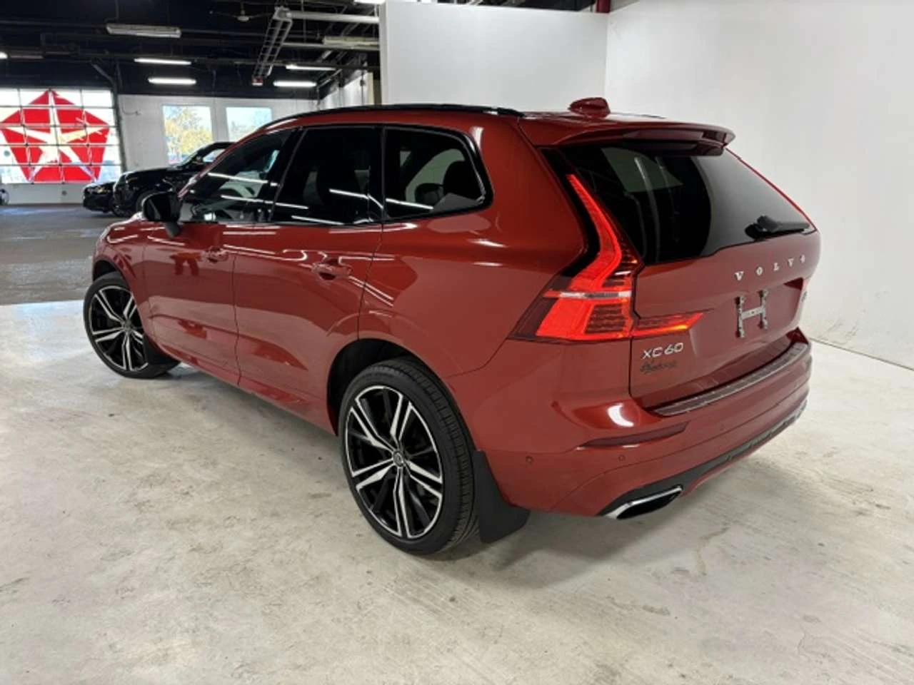 Volvo XC60 T6 R-Design, снимка 5 - Автомобили и джипове - 56697505