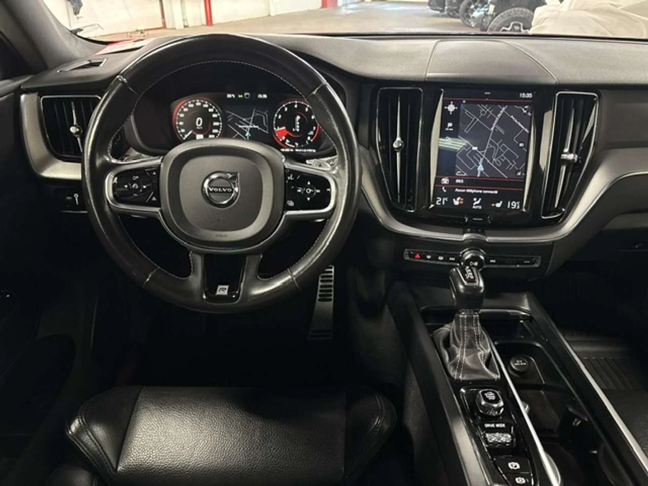Volvo XC60 T6 R-Design, снимка 11 - Автомобили и джипове - 56697505