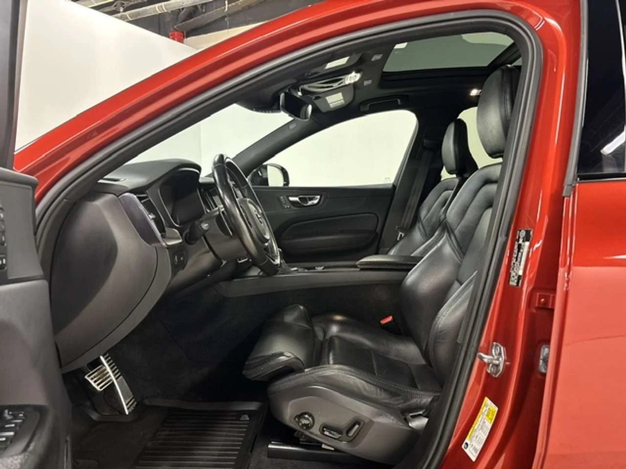 Volvo XC60 T6 R-Design, снимка 9 - Автомобили и джипове - 56697505