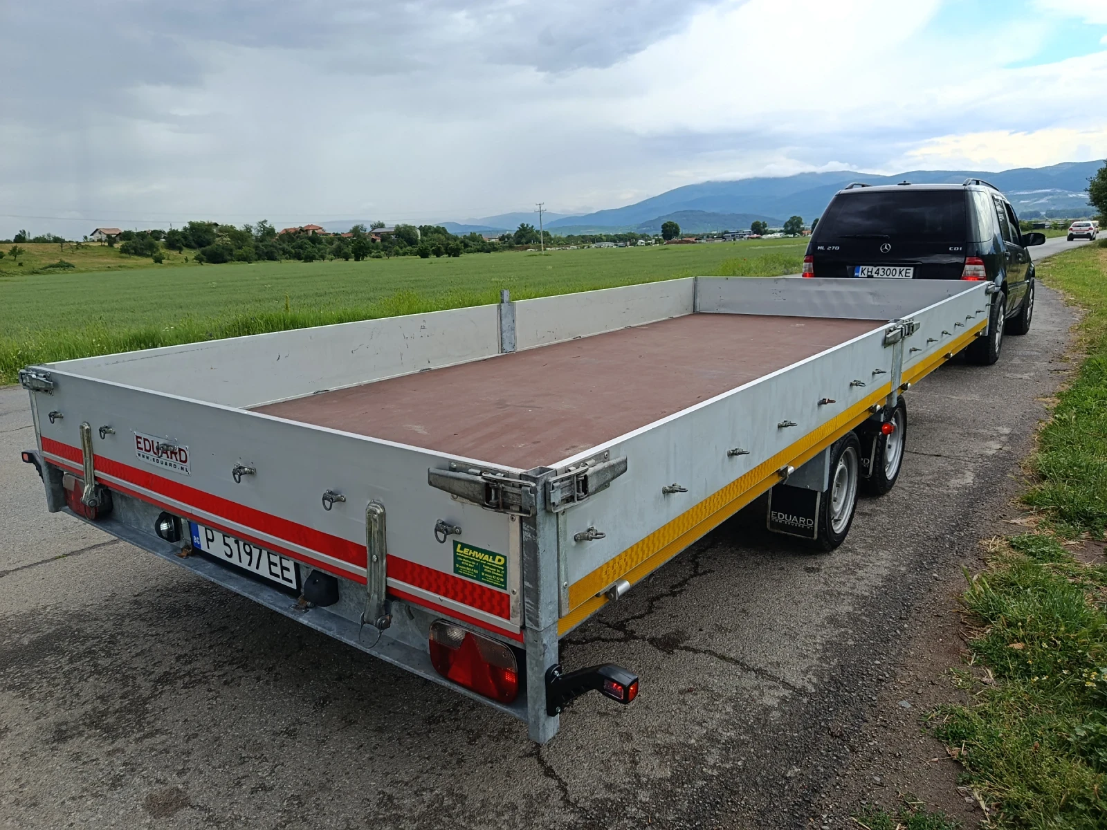 За автомобил Eduard P4 3000кг.