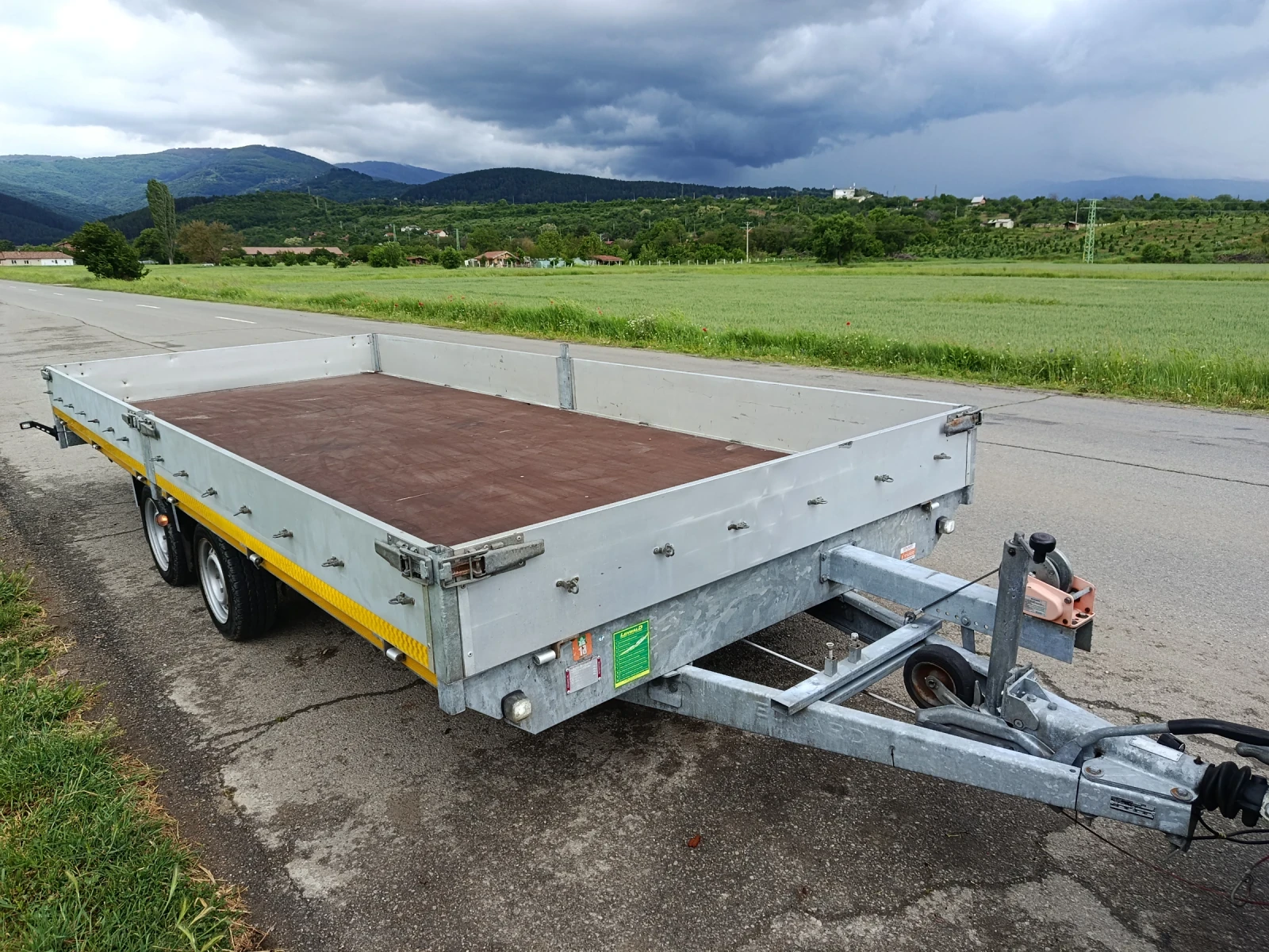За автомобил Eduard P4 3000кг., снимка 4 - Ремаркета - 54653255