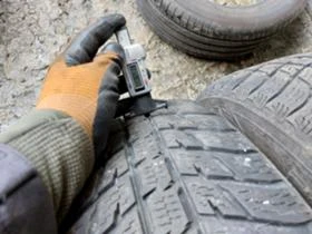 Гуми Зимни 225/65R17, снимка 4