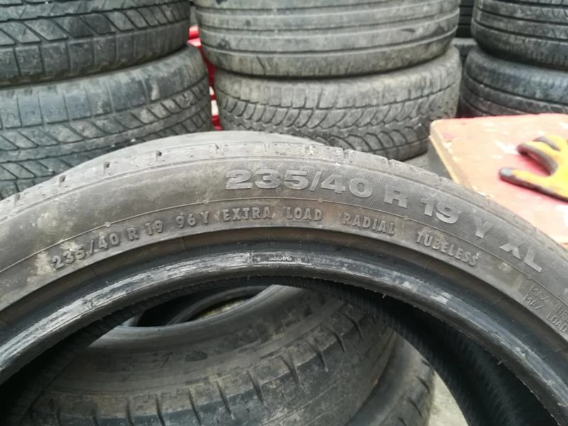 Гуми Летни 235/40R19, снимка 4 - Гуми и джанти - 20441483